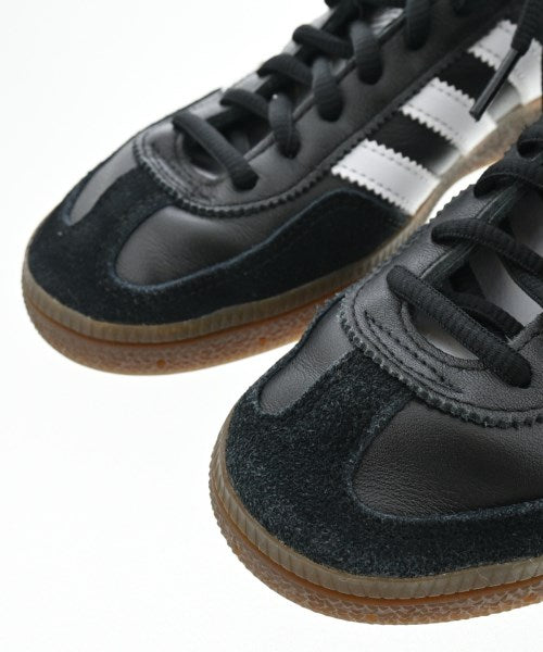 adidas รองเท้าผ้าใบ