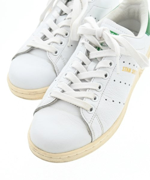 adidas รองเท้าผ้าใบ