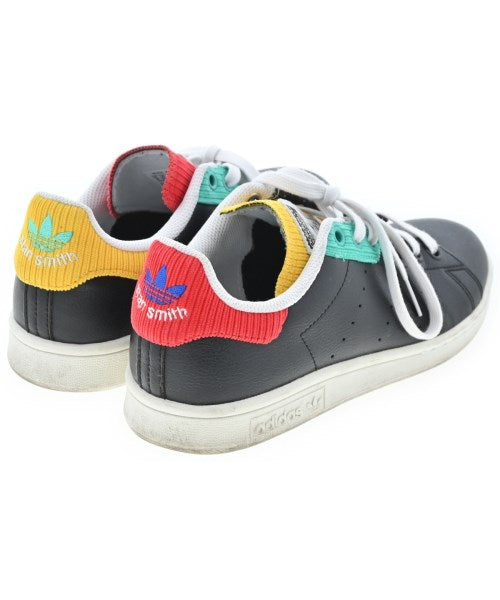 adidas รองเท้าผ้าใบ