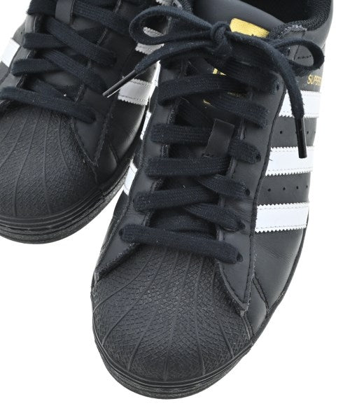 adidas รองเท้าผ้าใบ