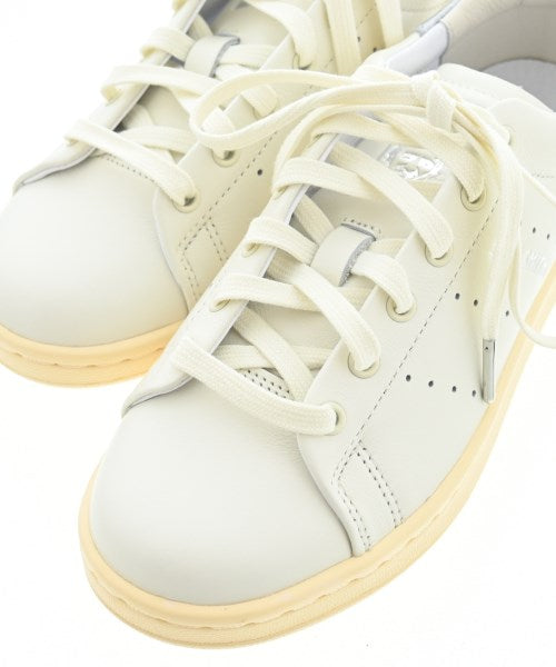 adidas รองเท้าผ้าใบ