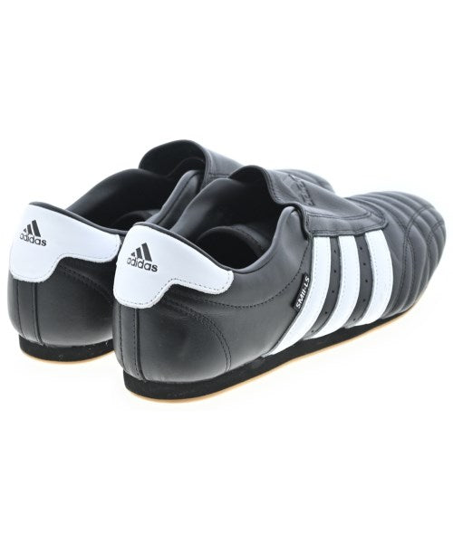 adidas รองเท้าผ้าใบ