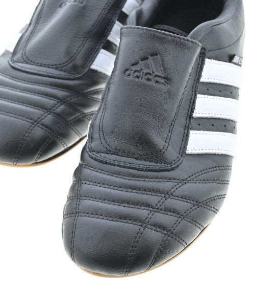 adidas รองเท้าผ้าใบ