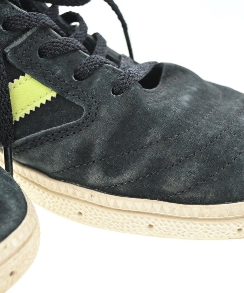 adidas รองเท้าผ้าใบ