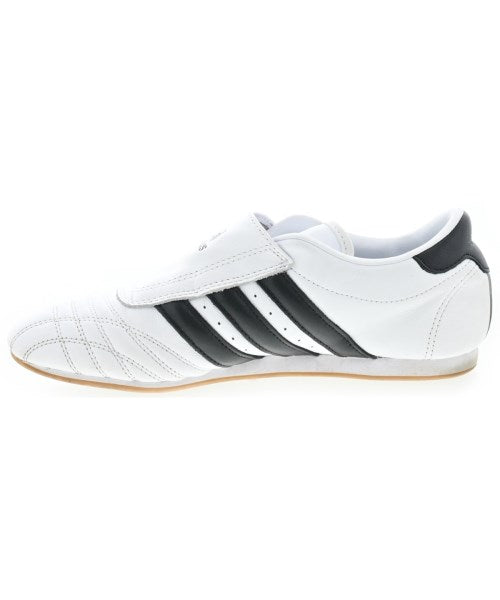 adidas รองเท้าผ้าใบ
