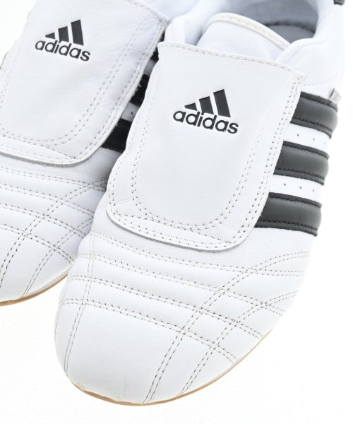 adidas รองเท้าผ้าใบ