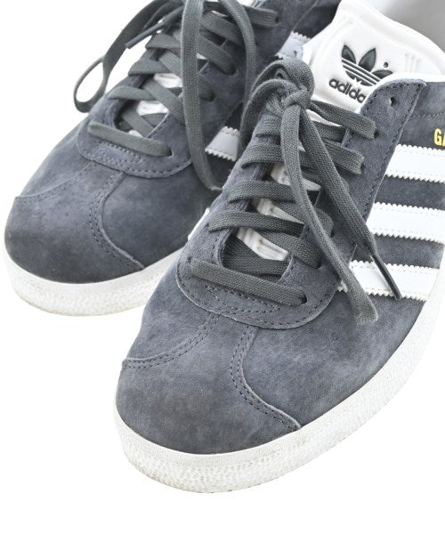 adidas รองเท้าผ้าใบ