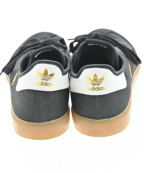 adidas รองเท้าผ้าใบ