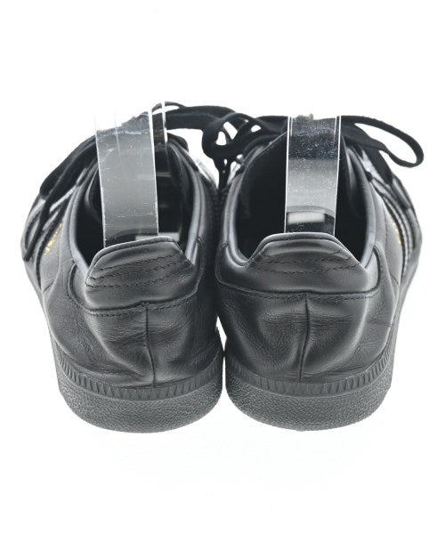 adidas รองเท้าผ้าใบ