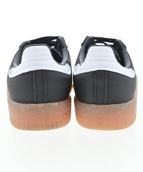 adidas รองเท้าผ้าใบ