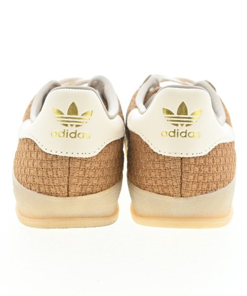 adidas รองเท้าผ้าใบ