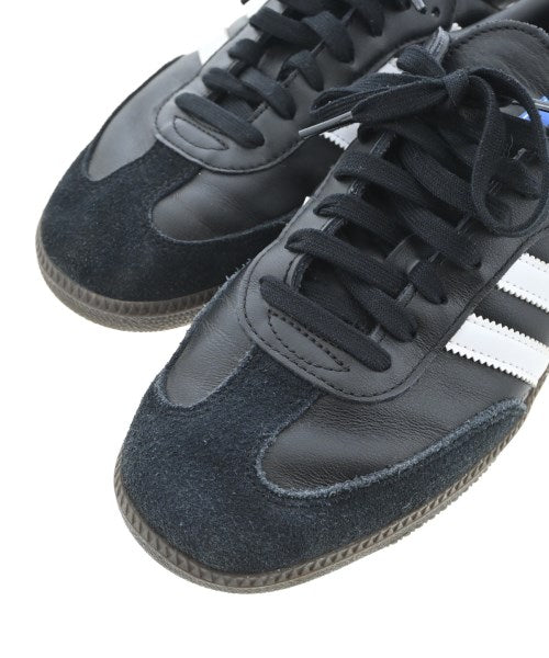 adidas รองเท้าผ้าใบ