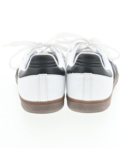 adidas รองเท้าผ้าใบ
