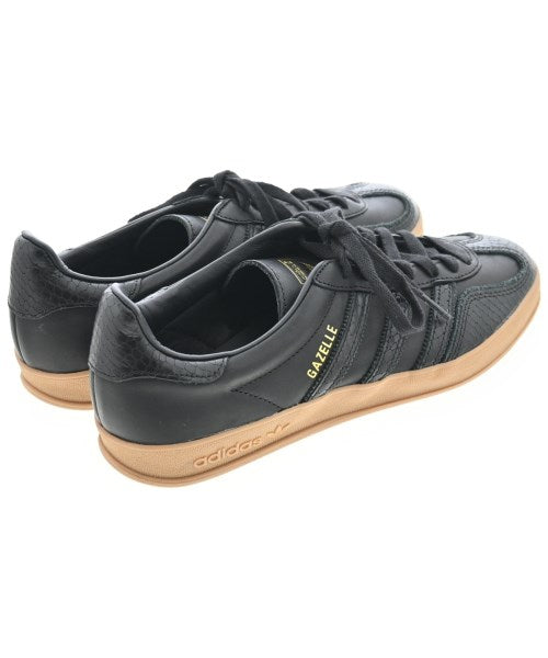 adidas รองเท้าผ้าใบ