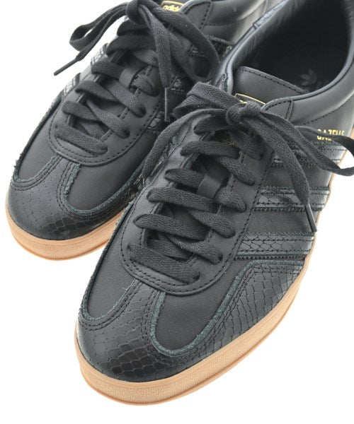 adidas รองเท้าผ้าใบ