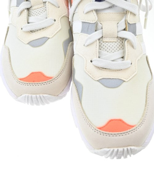 adidas รองเท้าผ้าใบ