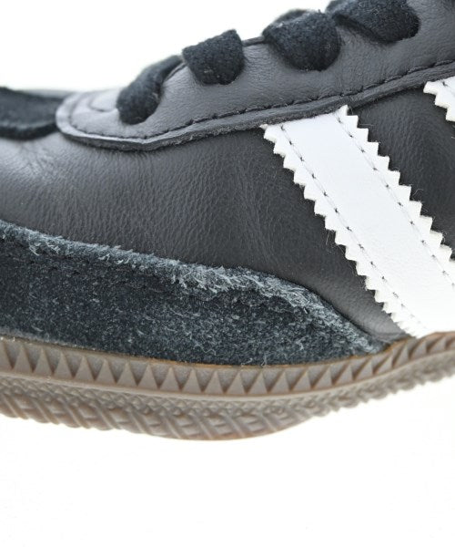 adidas รองเท้าผ้าใบ