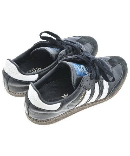 adidas รองเท้าผ้าใบ