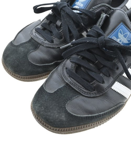 adidas รองเท้าผ้าใบ