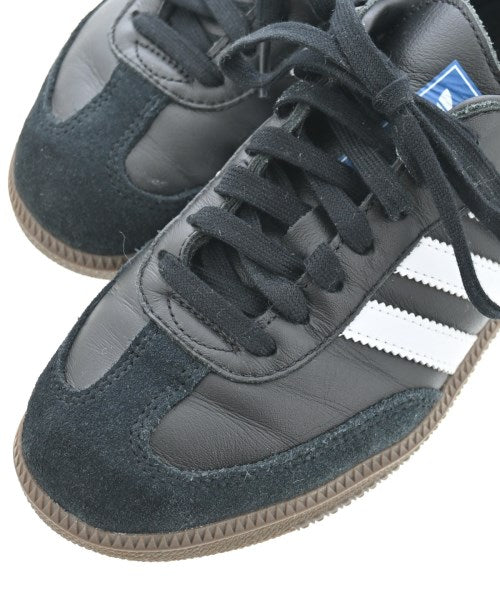 adidas รองเท้าผ้าใบ