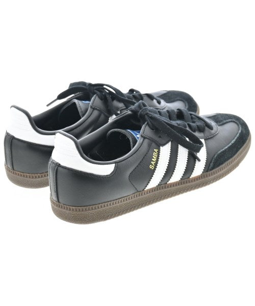 adidas รองเท้าผ้าใบ