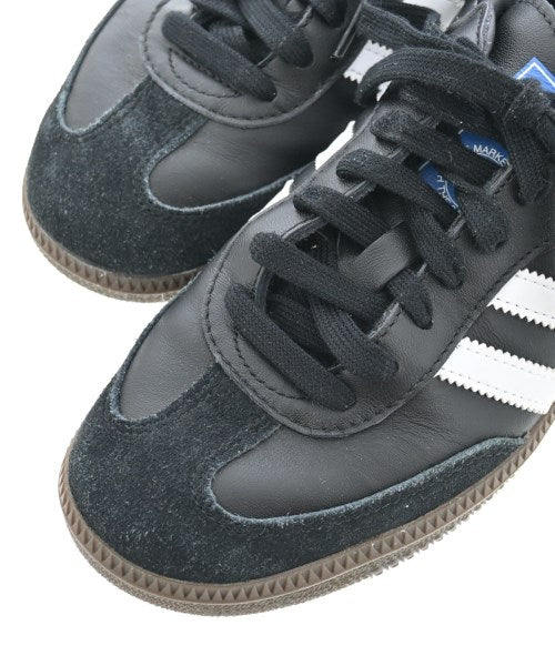 adidas รองเท้าผ้าใบ