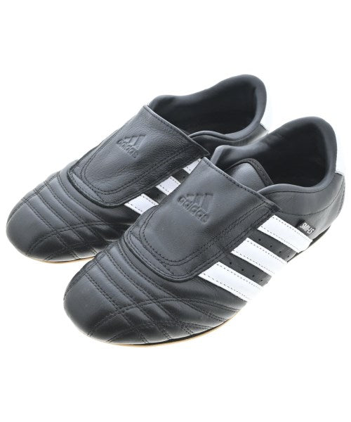 adidas รองเท้าผ้าใบ
