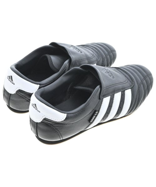 adidas รองเท้าผ้าใบ
