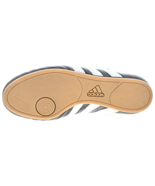 adidas รองเท้าผ้าใบ