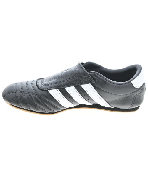 adidas รองเท้าผ้าใบ