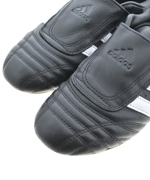 adidas รองเท้าผ้าใบ