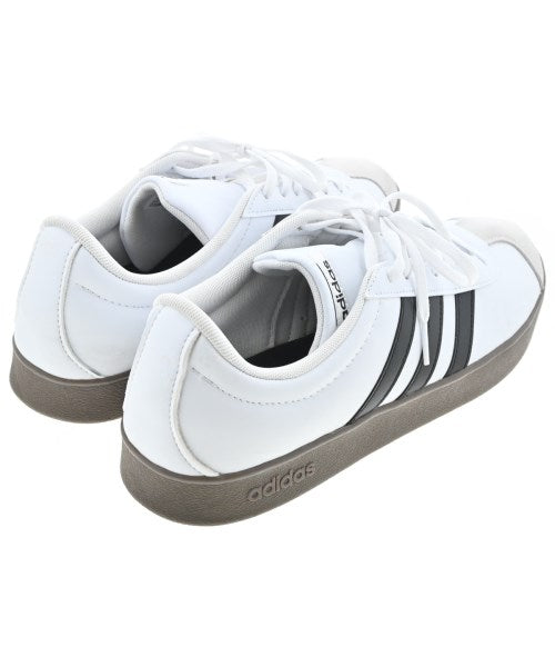 adidas รองเท้าผ้าใบ