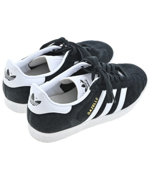 adidas รองเท้าผ้าใบ