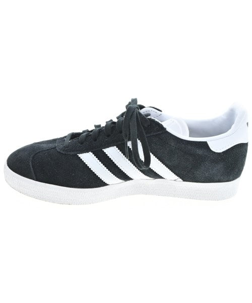adidas รองเท้าผ้าใบ