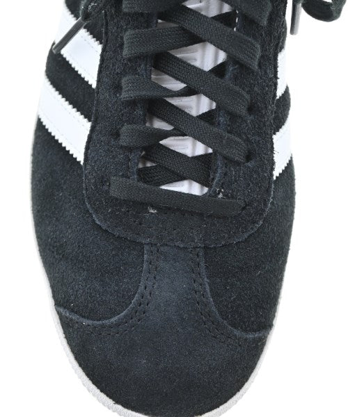adidas รองเท้าผ้าใบ