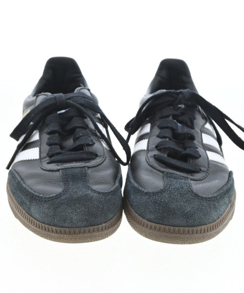 adidas รองเท้าผ้าใบ