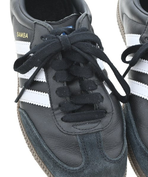 adidas รองเท้าผ้าใบ
