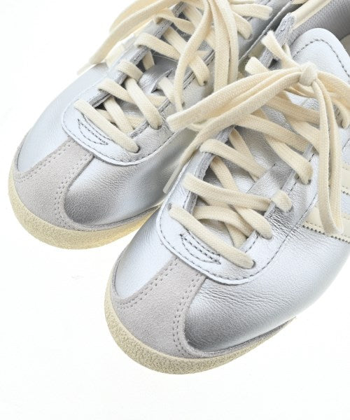 adidas รองเท้าผ้าใบ