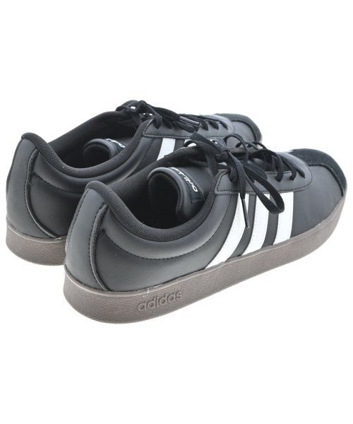 adidas รองเท้าผ้าใบ