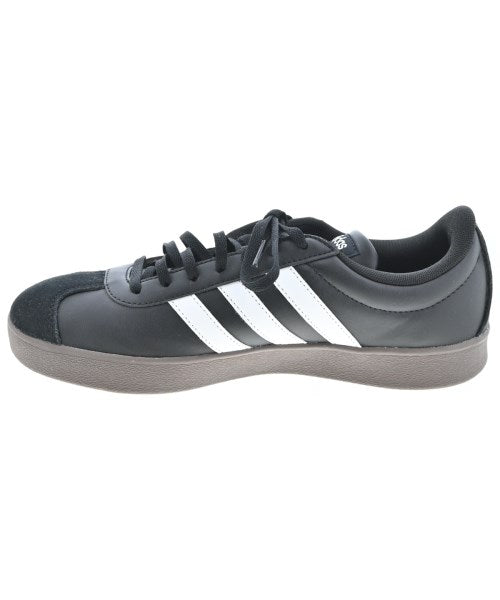 adidas รองเท้าผ้าใบ