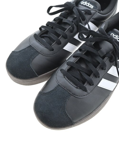 adidas รองเท้าผ้าใบ