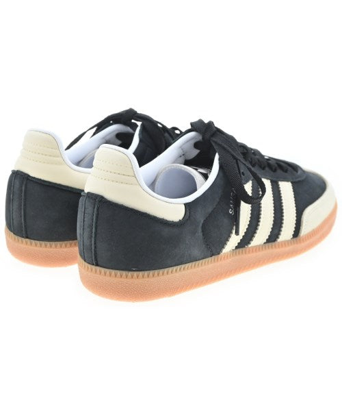 adidas รองเท้าผ้าใบ
