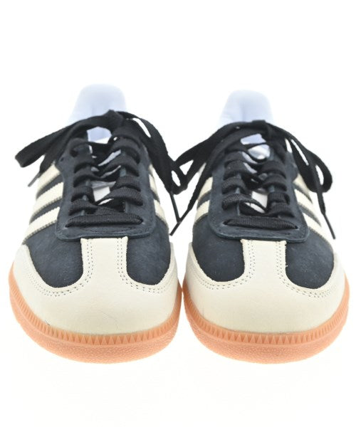 adidas รองเท้าผ้าใบ