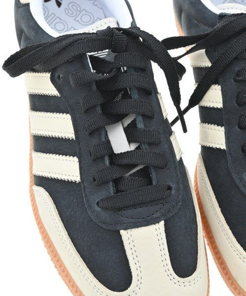adidas รองเท้าผ้าใบ