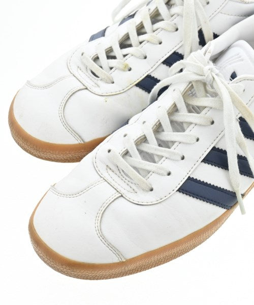 adidas รองเท้าผ้าใบ