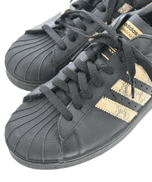 adidas รองเท้าผ้าใบ