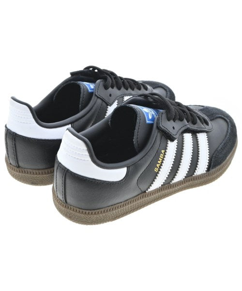 adidas รองเท้าผ้าใบ