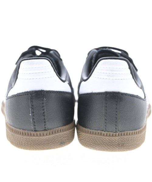 adidas รองเท้าผ้าใบ