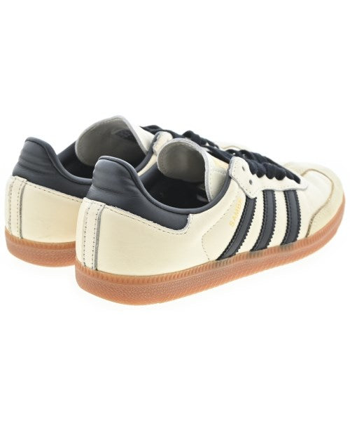 adidas รองเท้าผ้าใบ