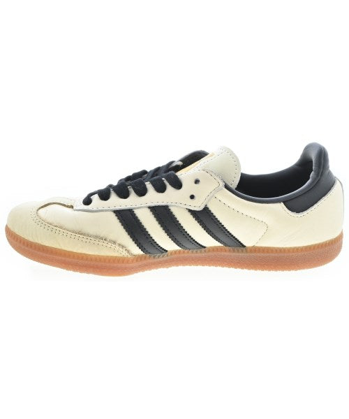 adidas รองเท้าผ้าใบ